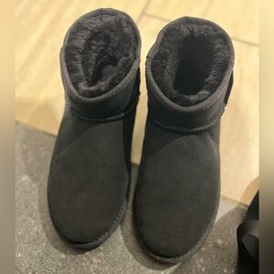Like New Emu Australia Stinger Micro Boot